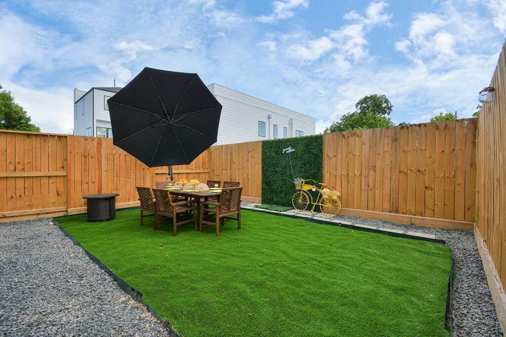 Blissful Getaway Home With Hot Tub & Backyard Near Downtown Houston Dış mekan fotoğraf