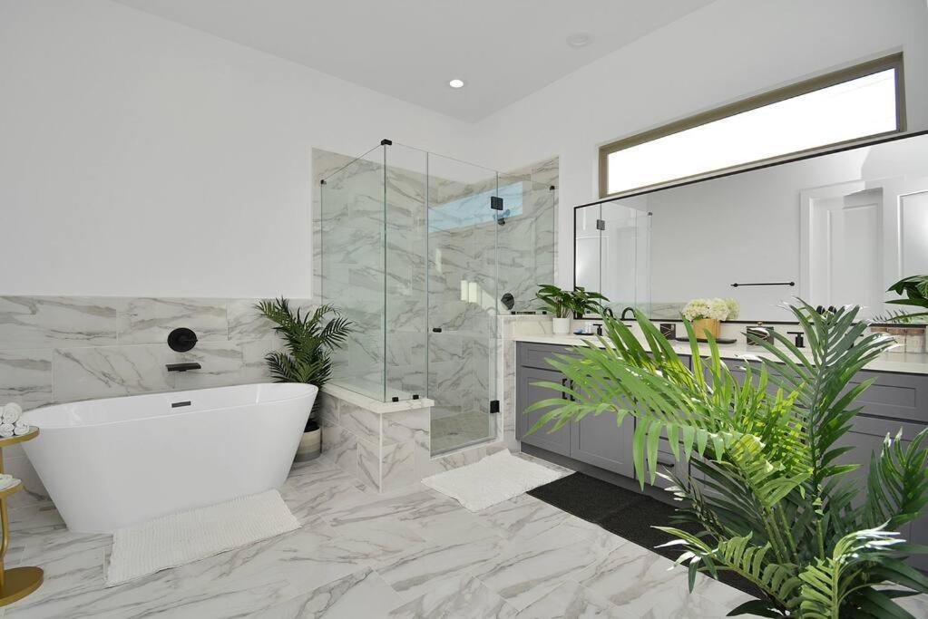Blissful Getaway Home With Hot Tub & Backyard Near Downtown Houston Dış mekan fotoğraf